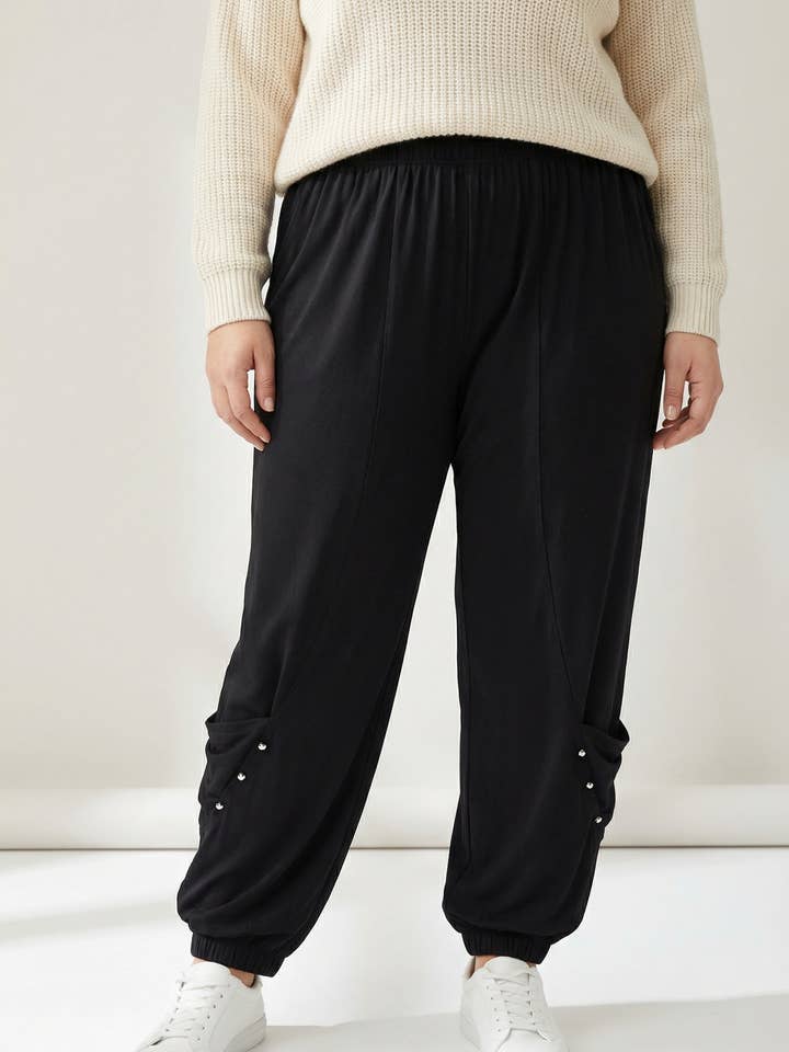 Svarta pösbyxor i stora storlekar (B183) för wholesale av Pomme Rouge Paris