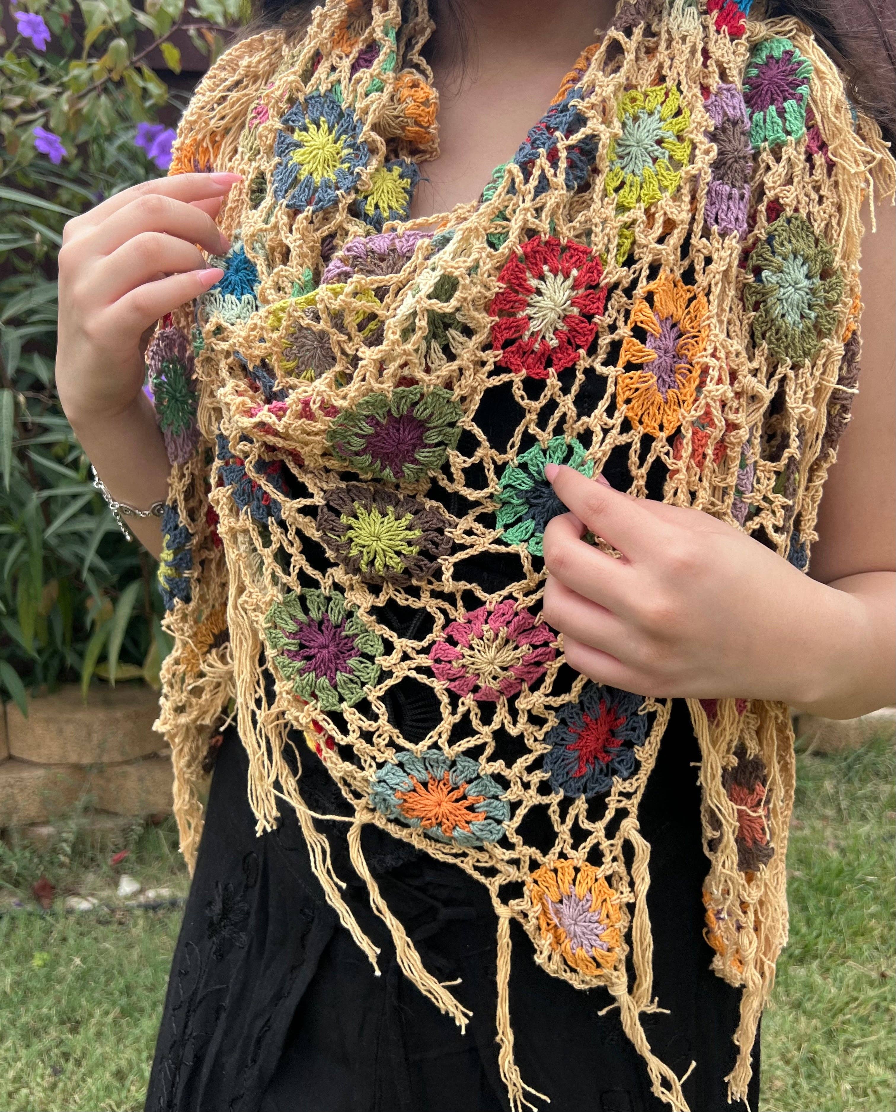 PuzzleStack - Vendita all'ingrosso Stola - Donna - Scialle a Rete all'Uncinetto Fiori di Campo5