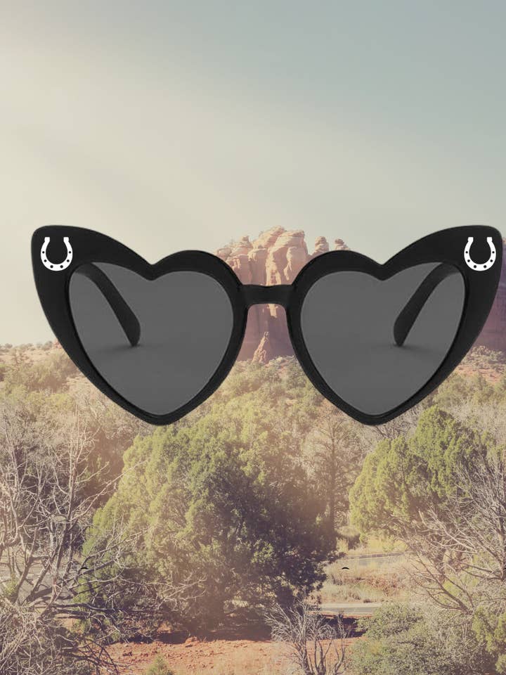 Gafas de sol retro góticas con forma de corazón, lunas para venta al por mayor de Wickedly Divine Shop