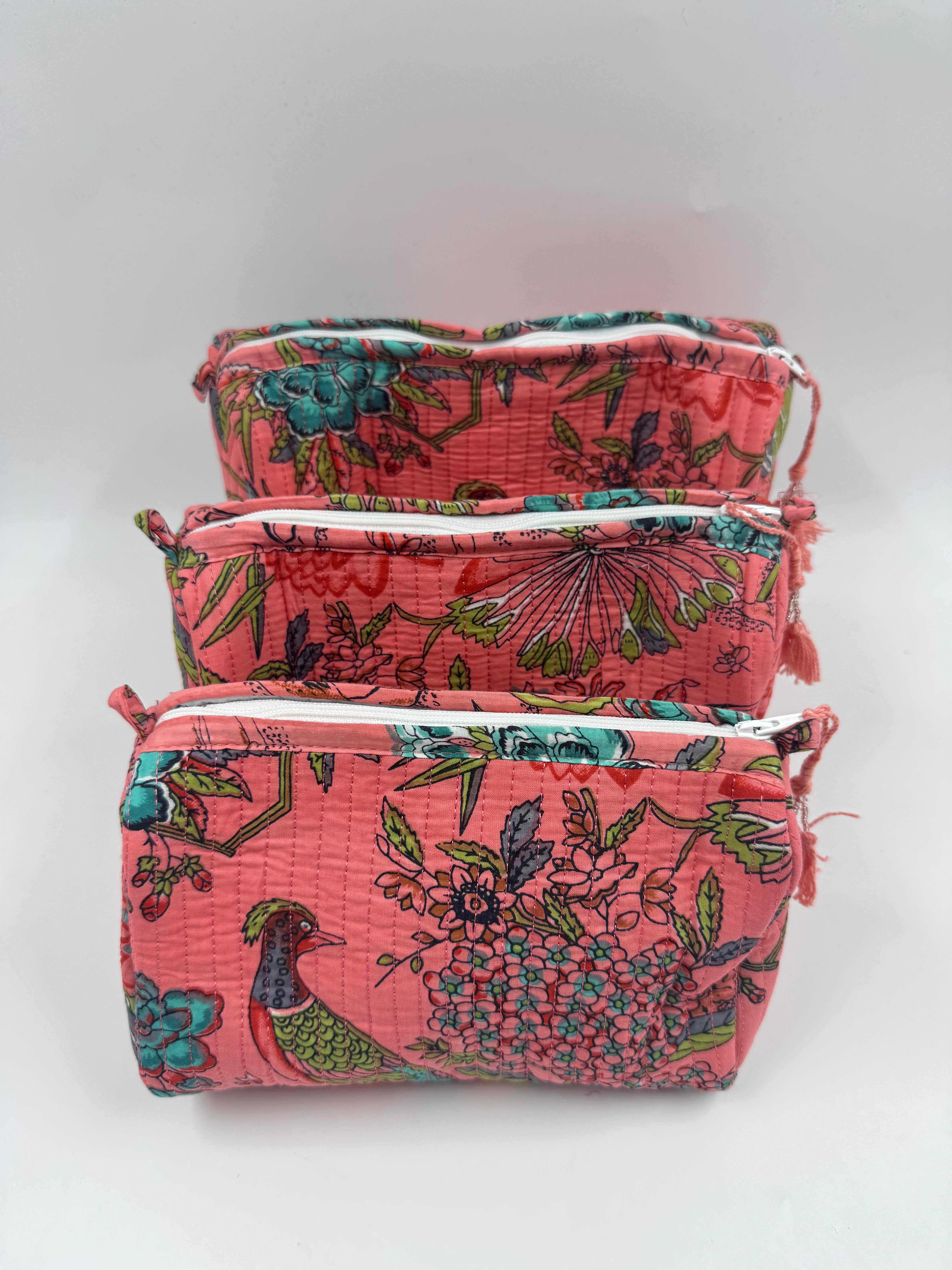 Funky Yak Ltd – wholesale Make-up/cosmetic bag – 100% cotton  quilted washbag set of 3 small medium n large  0