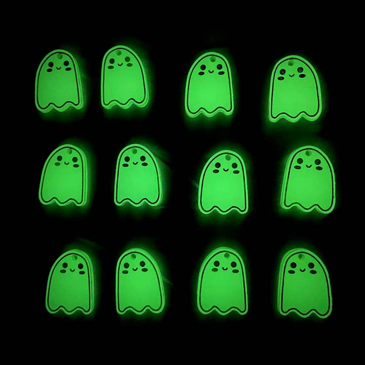 Boucles d'oreilles Glow In The Dark en acrylique Ghostie translucide pour la vente par Banana Planet Co.