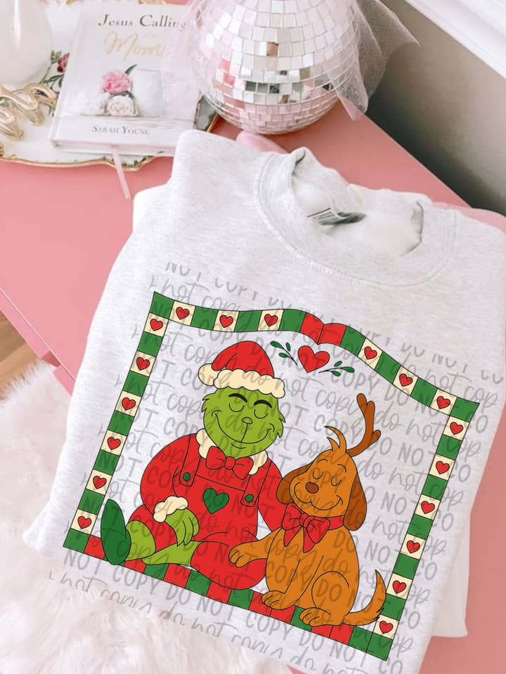 Vintage julgrön man (Gildan Ash Crewneck) för wholesale av Twisted Image Tees Wholesale