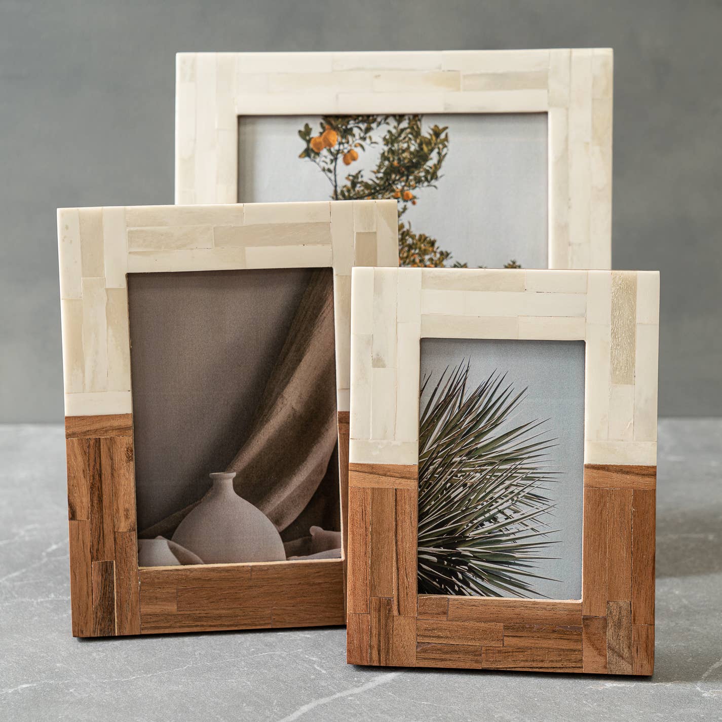 India Handicrafts Inc - Wholesale Picture Frame - Split Wood & Bone Photo Frame1