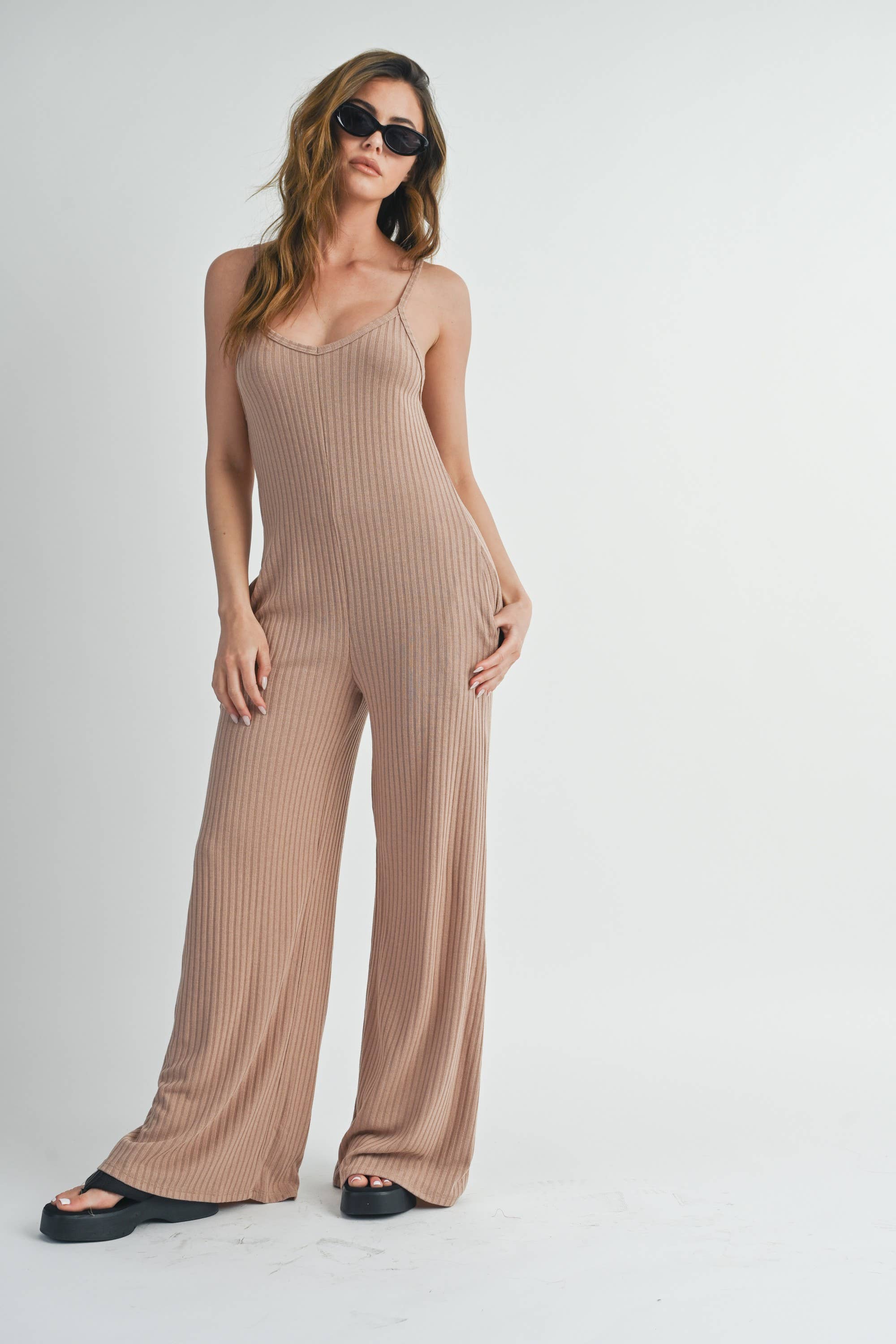 Peace Love Line – wholesale Jumpsuit - Dam – SLI4554 - ÄRMLÖS RIBBAD JUMPSUIT1