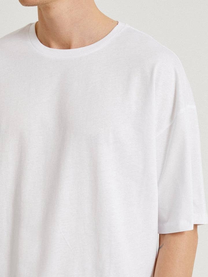 Oversize Basic Tshirt in White for wholesale by Usolo Outfitters