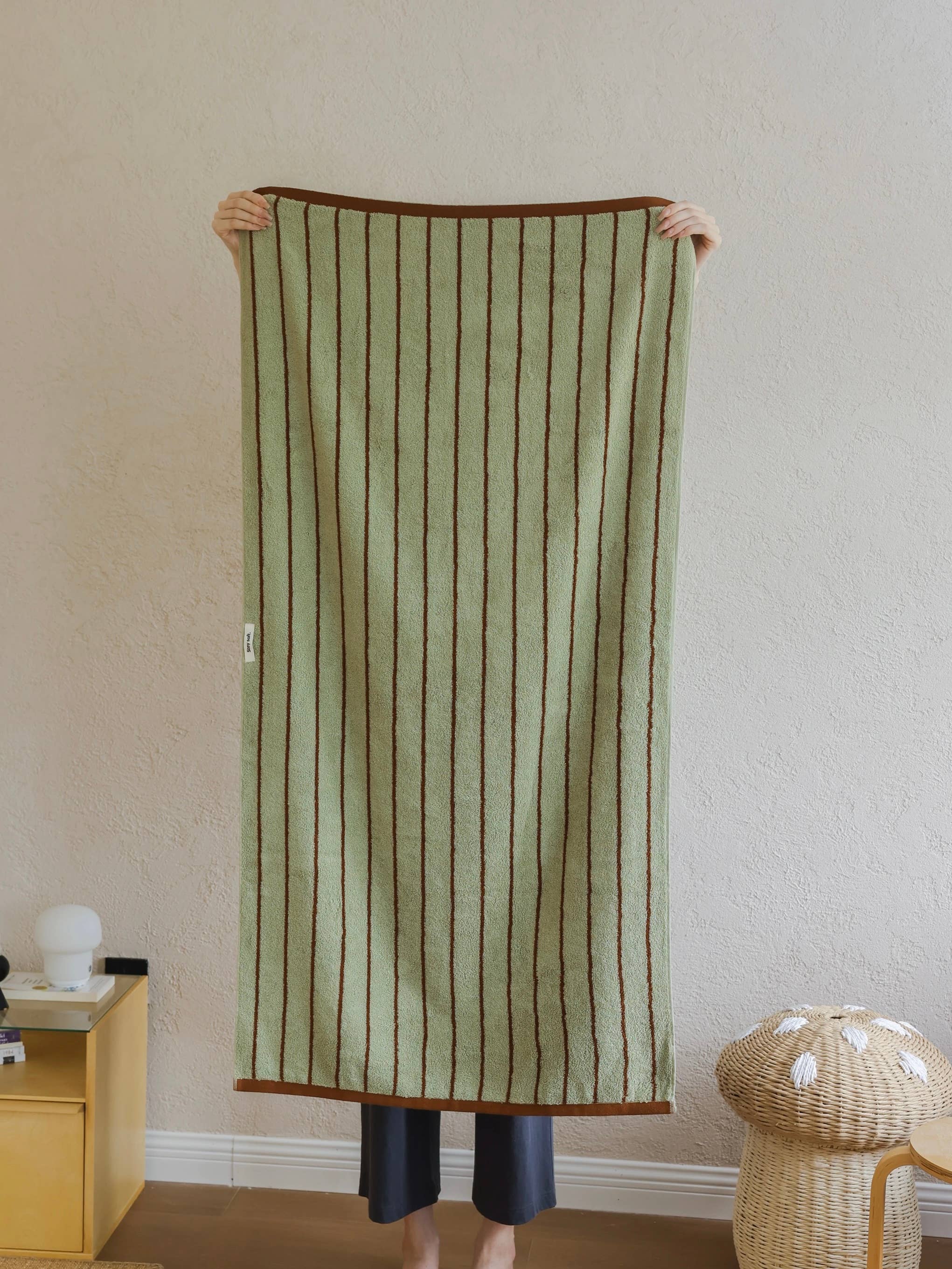 INSPECIAL HOME - Wholesale Bath Towel - 100% Cotton Retro Earthy-tone Pinstripe Soft Plush Towel 1