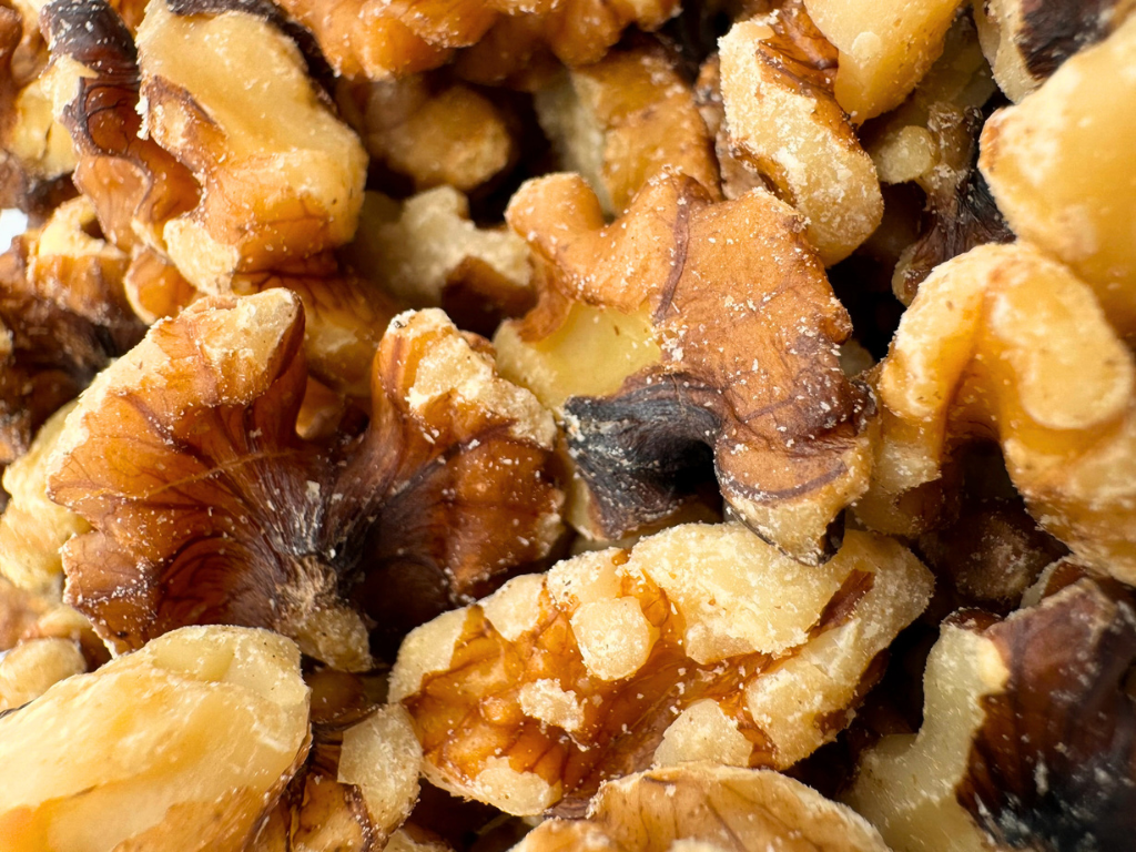 Martin's Country Store LLC - Vendita all'ingrosso Frutta secca - MEZZE/PEZZI IN NOCE 13,8 once1