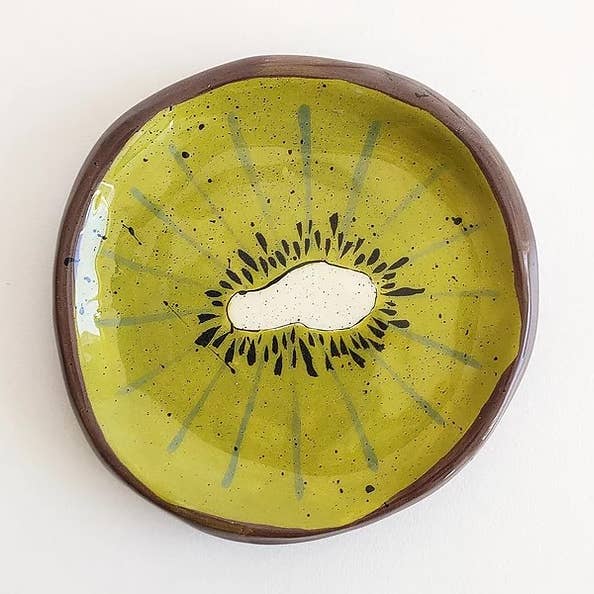 Petite assiette kiwi verte 10 cm pour la vente par Federica Massimi Ceramics