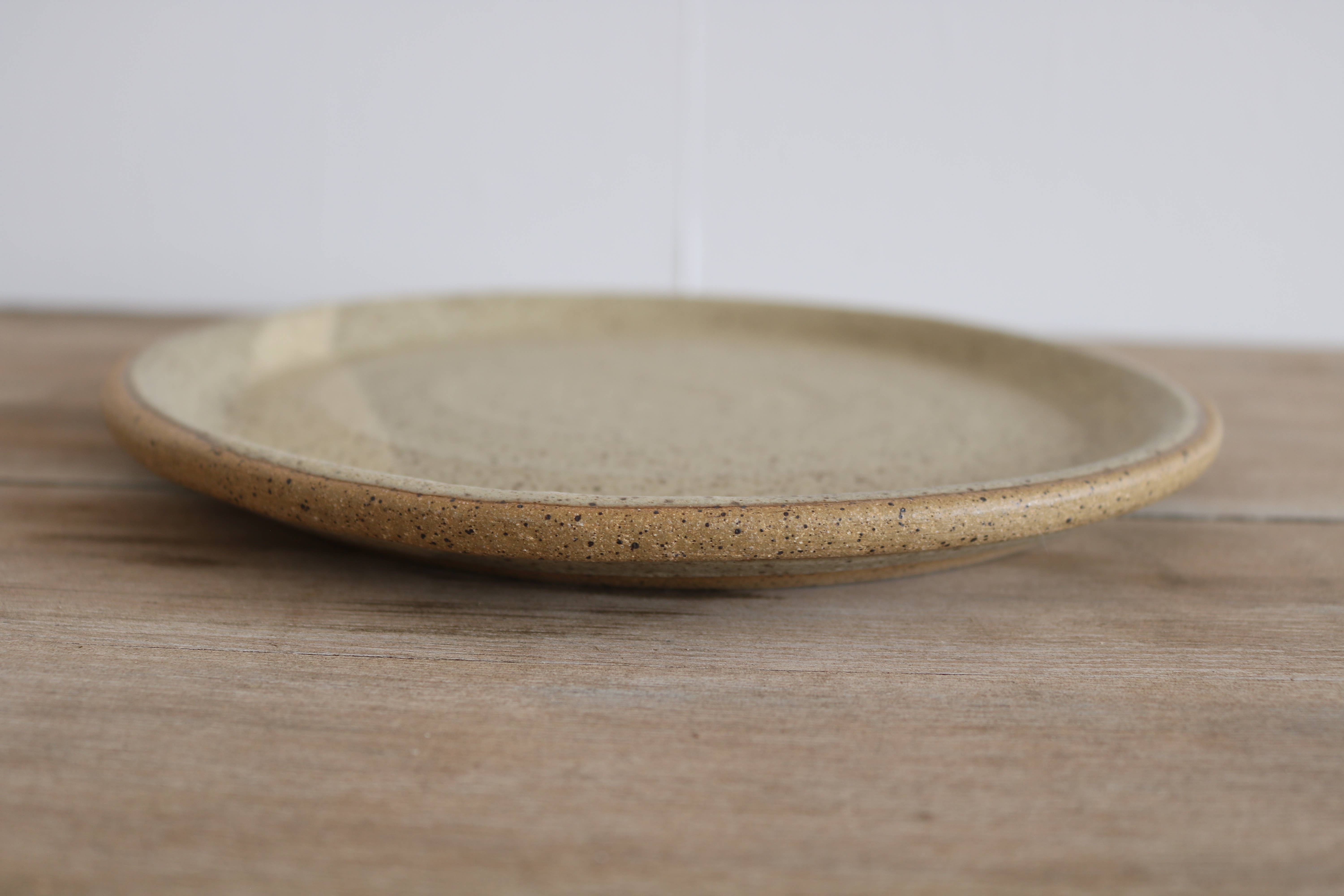 KJ Pottery - Wholesale Borden - Handgemaakte dinerborden van ijzerrood steengoedklei7