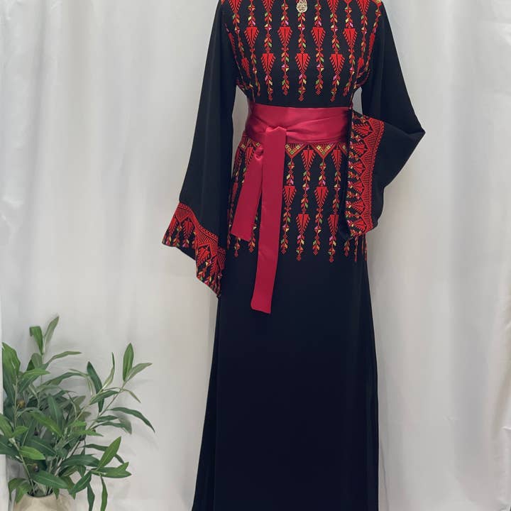 Al-Nada Thobe: Perfect For Special Occasions and Cultural Celebrations and other Purchase Wholesale almohadas. Free Returns & Net 60 Terms on Faire trending on Faire.