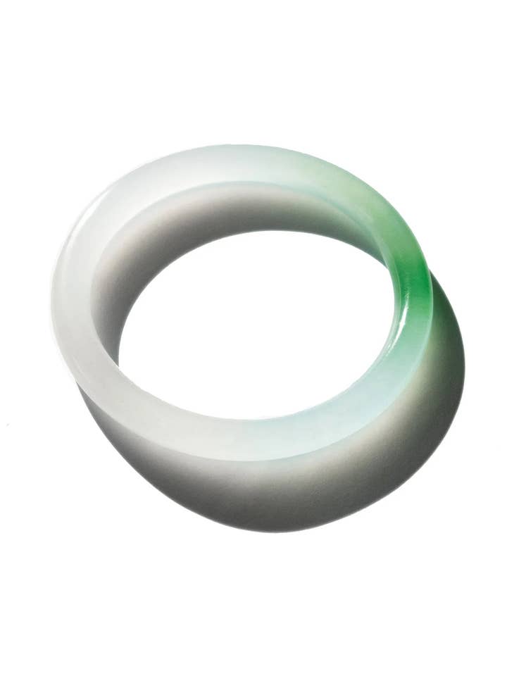 Koi — Bracelet en jade rond marbré pour la vente par seree