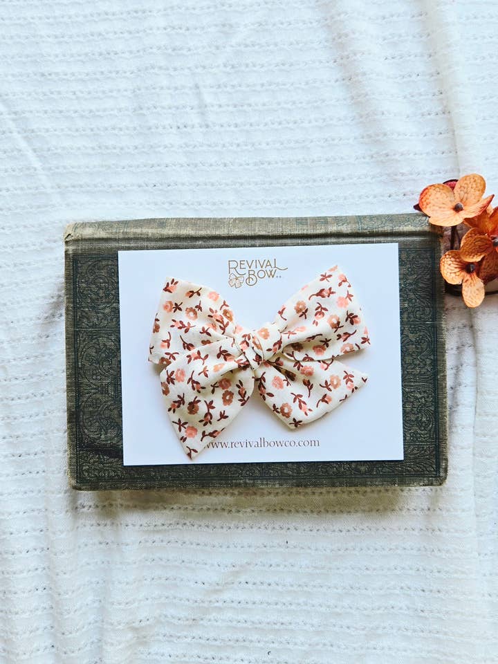 Lazo grande de tela en clip • Floral terracota para venta al por mayor de Revival Bow Co.