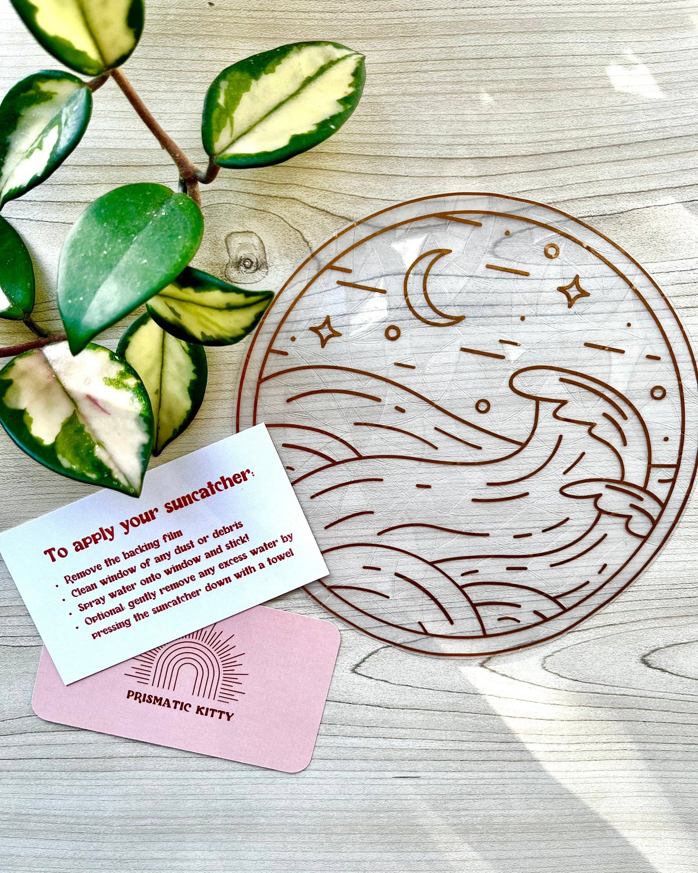 Prismatic Kitty - Vente Attrape-soleil - Capteur de soleil Vagues de l’océan | Décoration côtière | Autocollant de fenêtre10