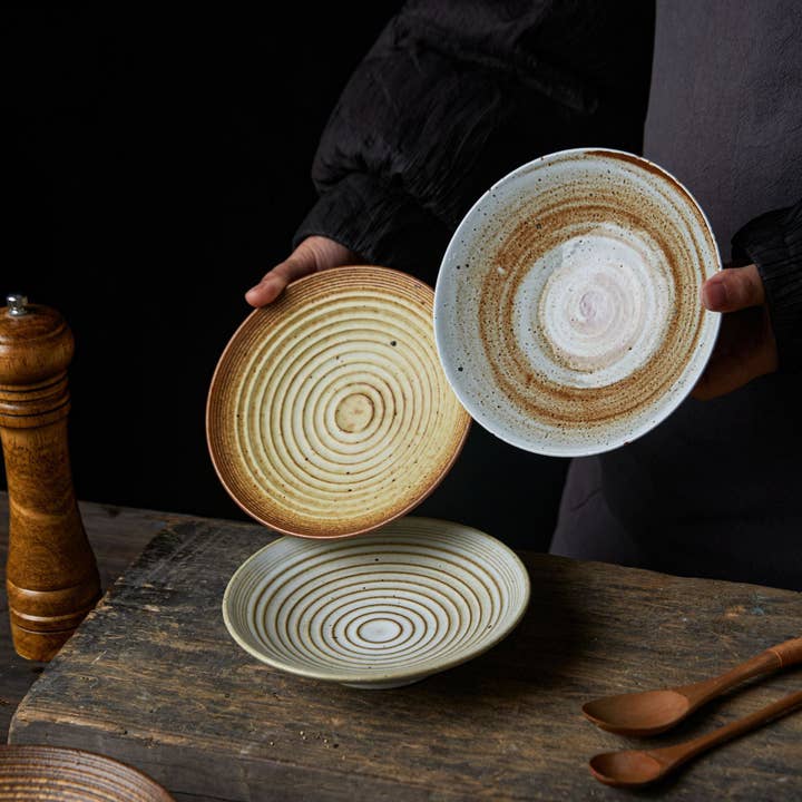 Assiette creuse en grès fait main de style japonais Gohobi pour la vente par Gohobi (We cover U.S. import duties)