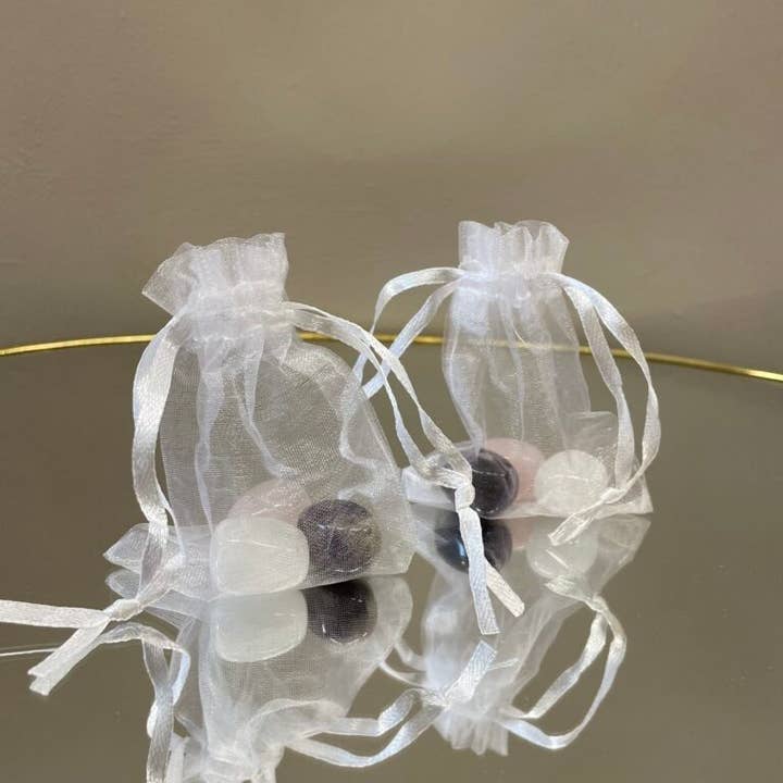 ByBazz - Wholesale Spiritual Stone/Crystal - Gouden Driehoek Mini; Amethist, Bergkristal en Rozenkwarts1