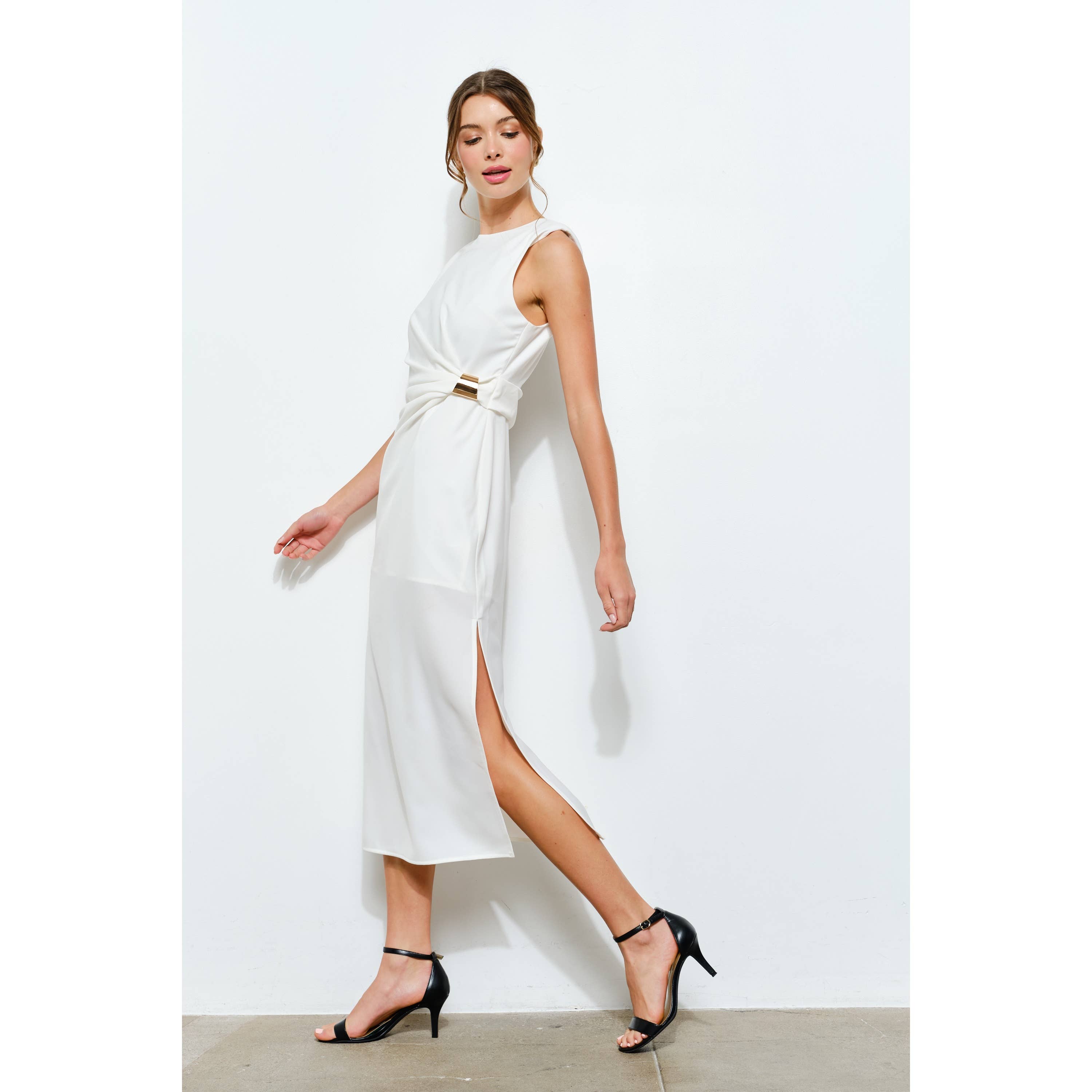 INA - Vendita all'ingrosso Vestito - Donna - Abito midi senza maniche con drappeggio e accenti dorati12