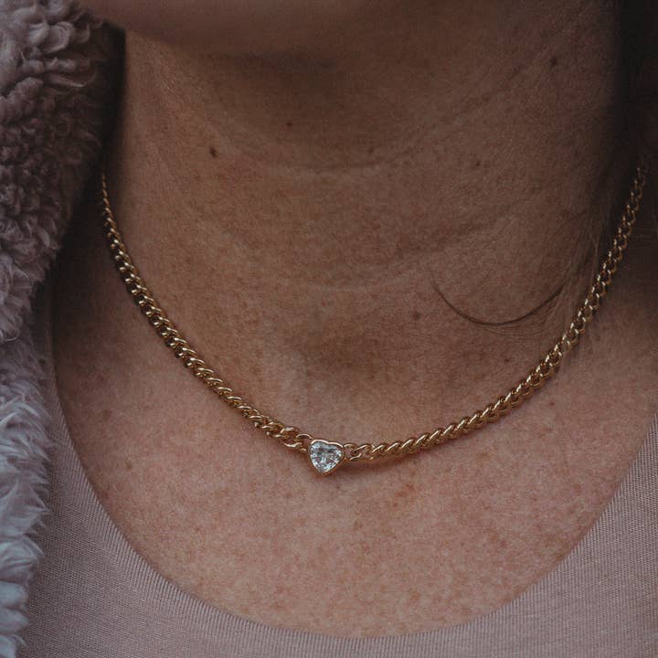 Everly Made - Wholesale Pendant/Charm Necklace - Chase Heart Necklace