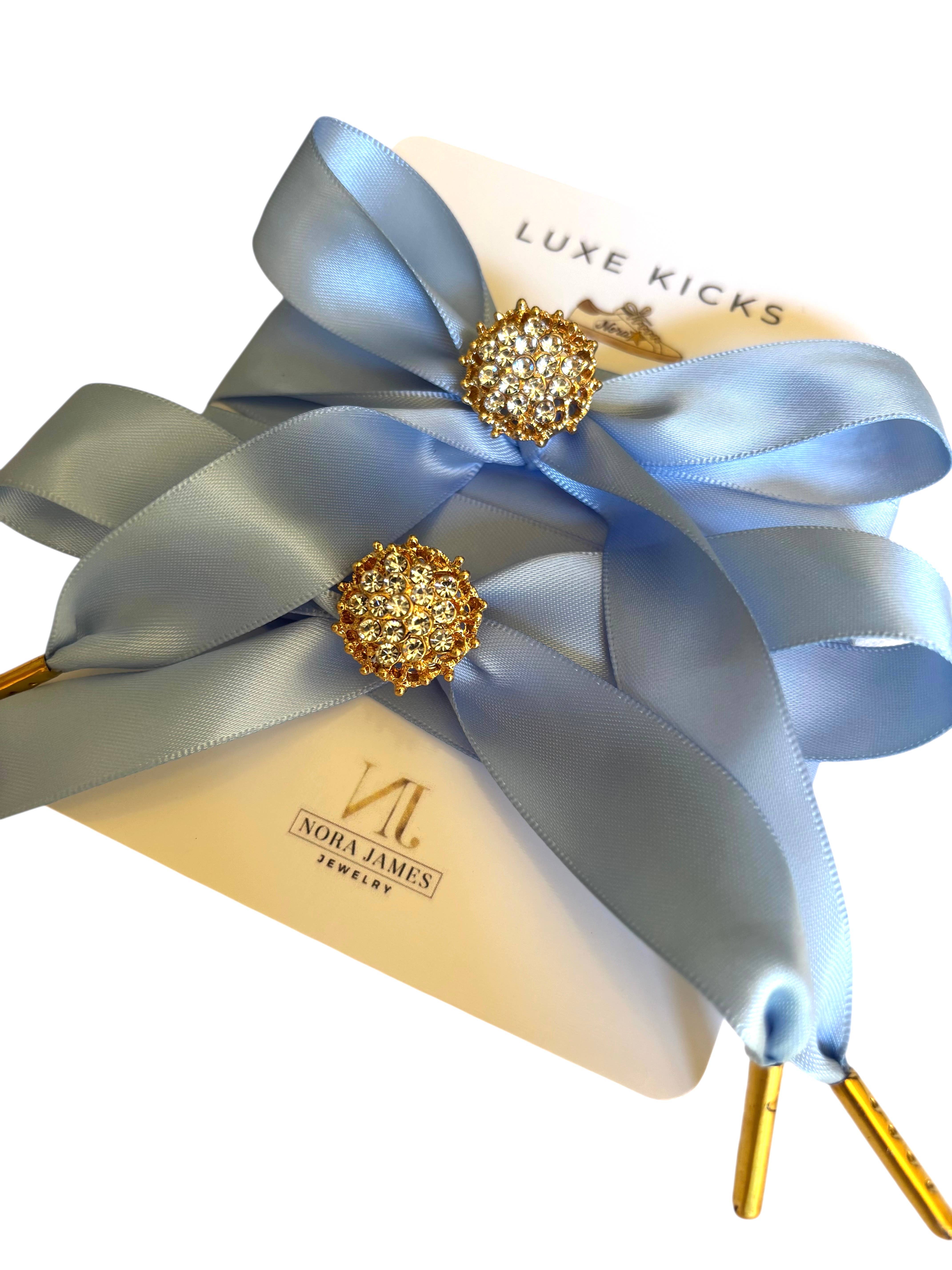 Nora James jewelry – Großhandel Schnürsenkel – Damen – Luxe Kicks Schnürsenkel mit Brosche - Eisblau3