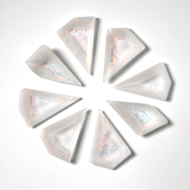 Cristal de mise à la terre - Saumon/Cyan pour la vente par Pink Door Store