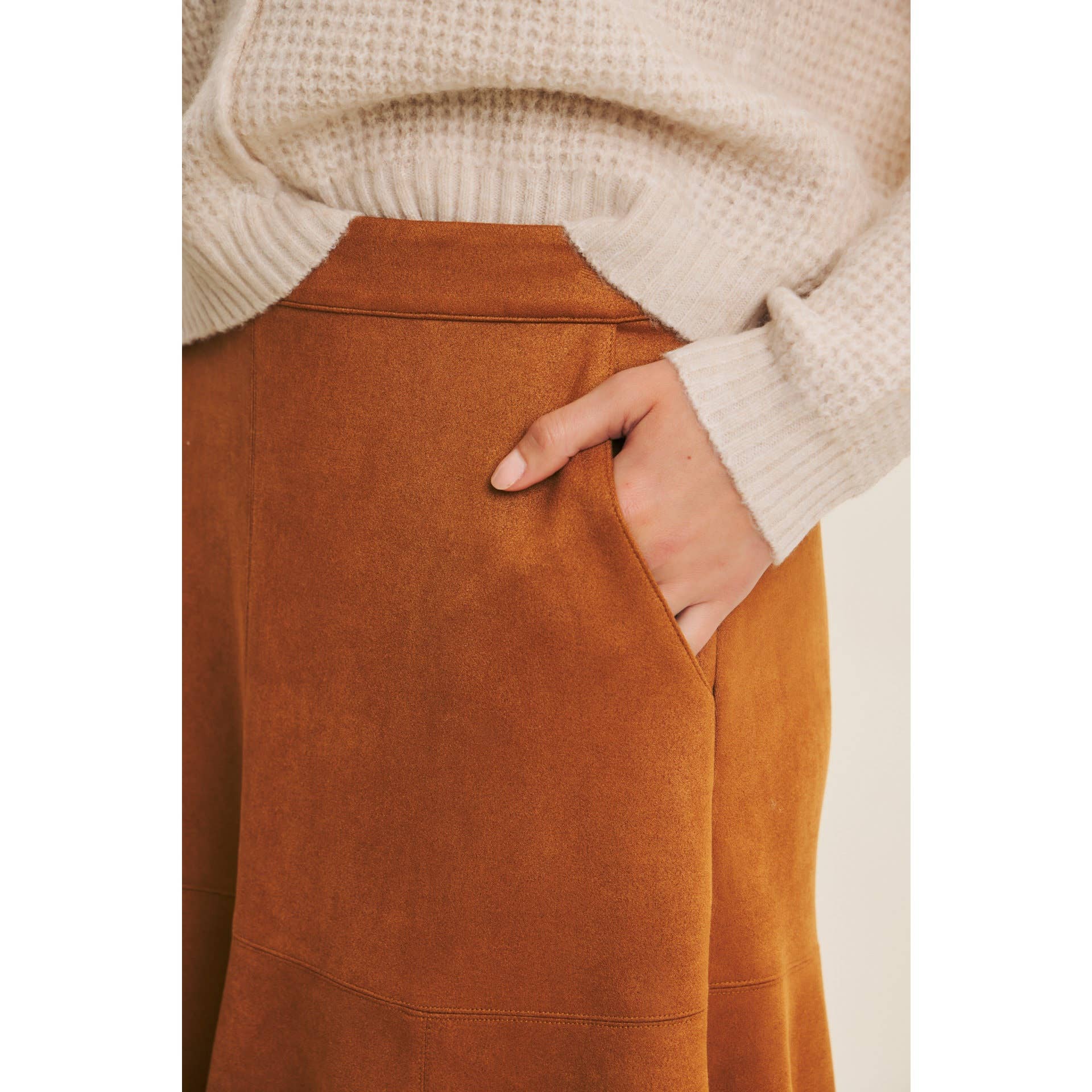 in february – wholesale Kjol - Dam – VEGANSK MOCKA PANELERAD A-LINJE MIDI-KJOL13