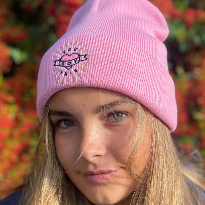 Baby rosa mössa med broderad du fick denna slogan för wholesale av Percy and Nell Retail Limited