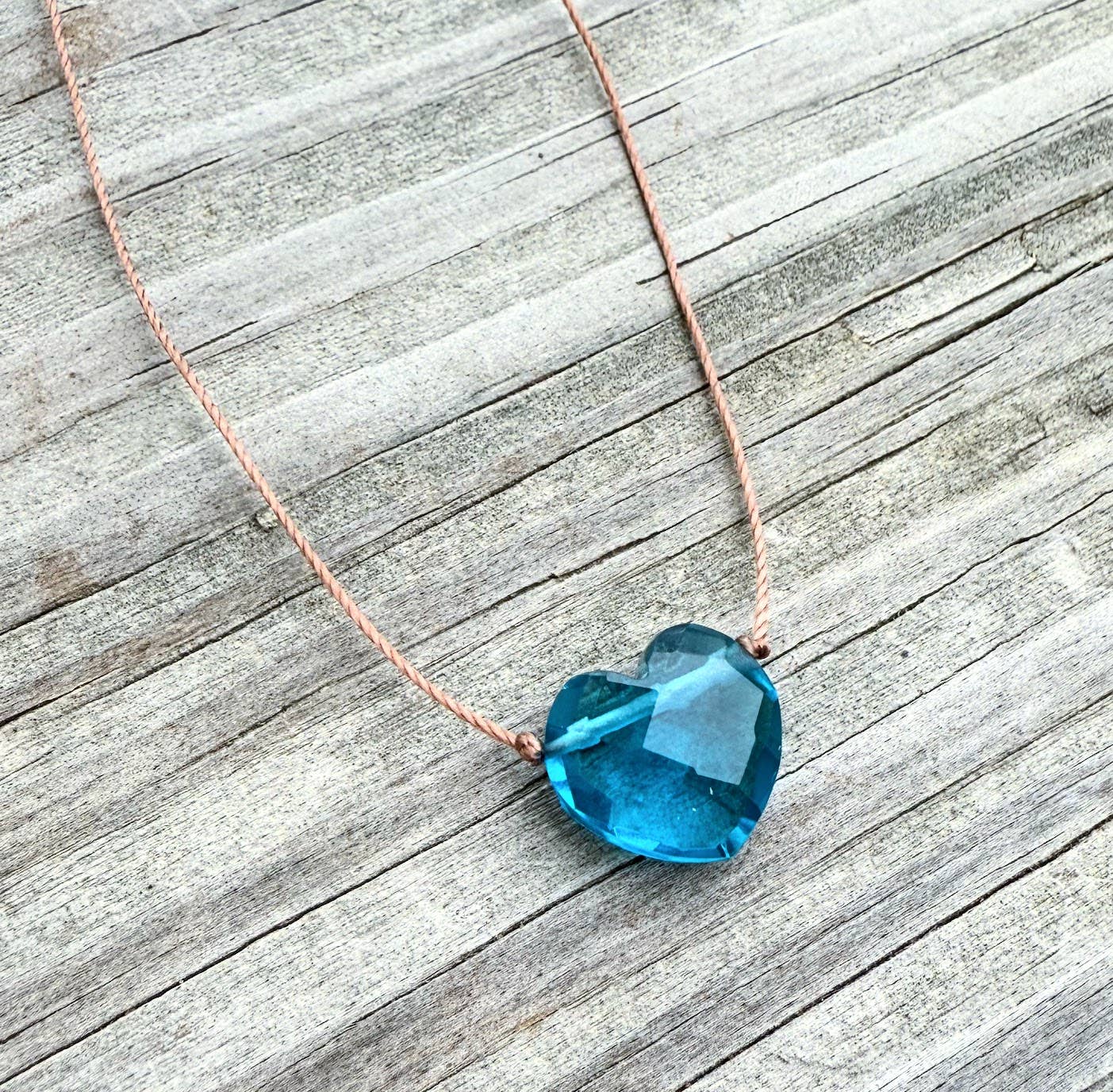 Merelani Designs – Großhandel Kette mit Anhänger/Charm – Apatit-Hydroquarz-Herz-Kordelkette0