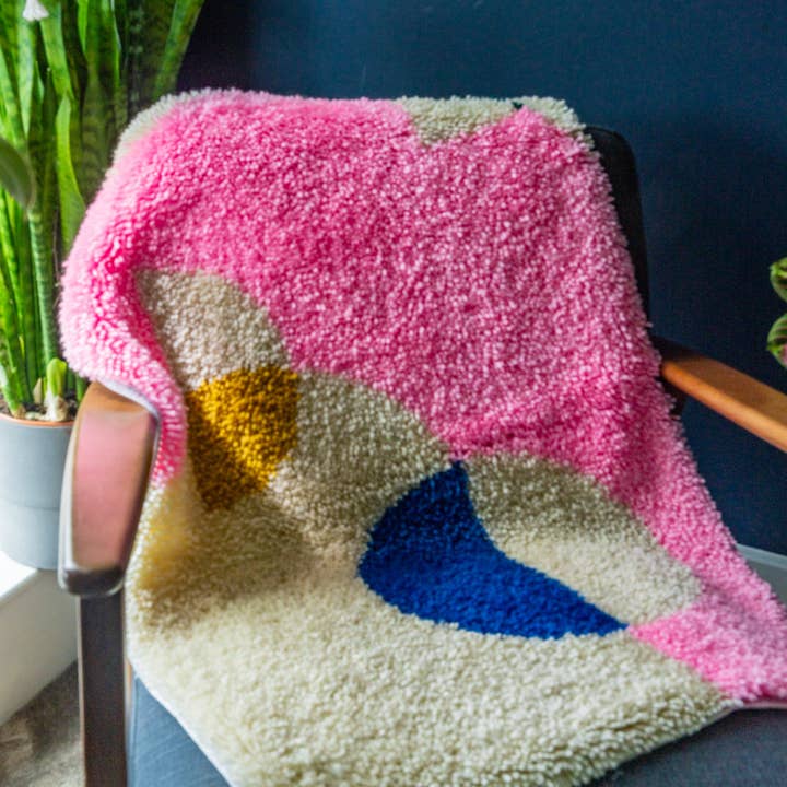 The Crafts Collective - Wholesale DIY Craft Kit - Arch Geometry Latch Hook Rug Kit