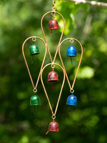 Ornement en forme de larme multicolore pour la vente par Ancient Graffiti