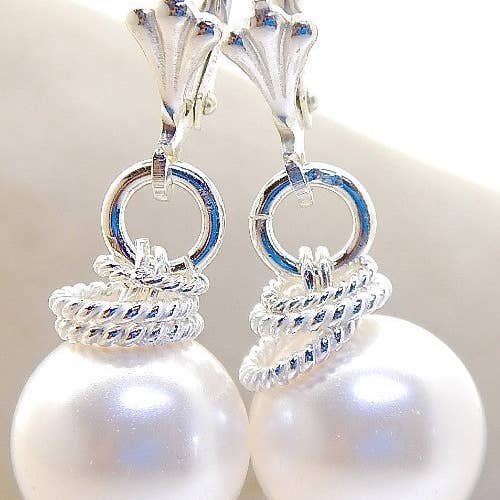 Howling Dog Artisan Jewellery - Wholesale - Sidney Leaf Necklace - Classic Pearls5