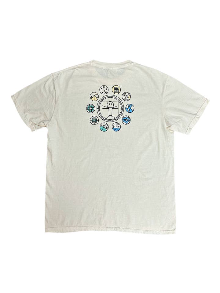 T-shirt griffonné Da Vinci pour la vente par The Wander Brand