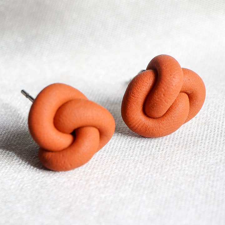 Pendientes de nudo de arcilla polimérica para venta al por mayor de Fox and Bunny Rise