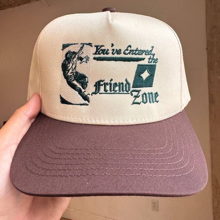 'Friendzone'-pet voor wholesale door Freddy Tyler Paul