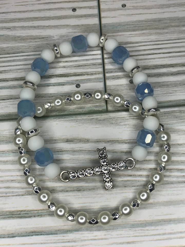 Pile de bracelets doubles personnalisés pour la vente par Buzzy bee clay