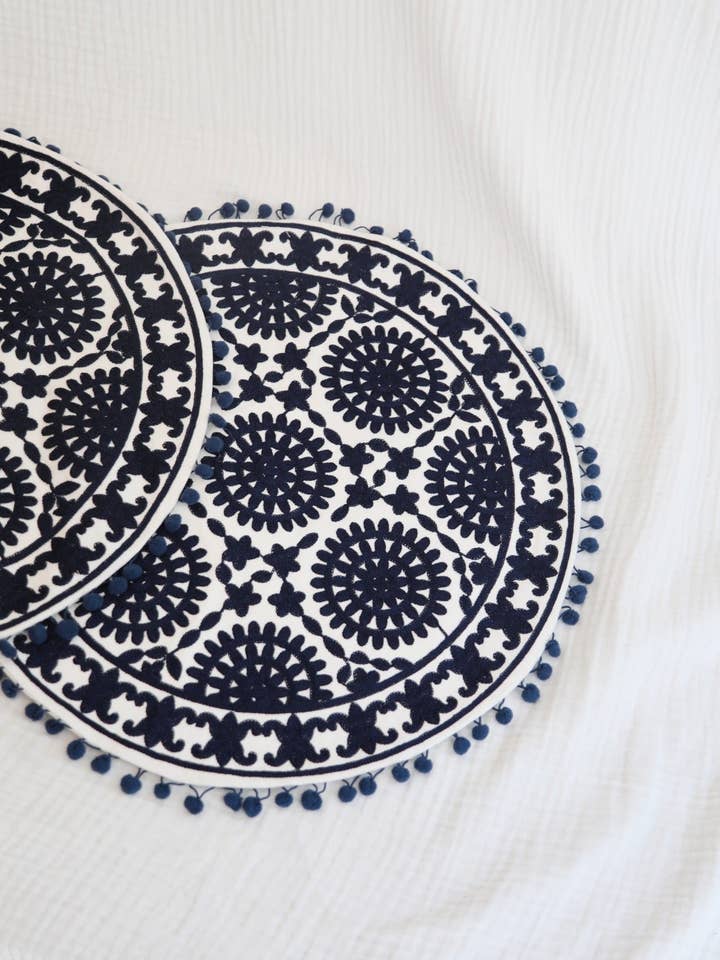 Almofada redonda azul inspirada no Marrocos por atacado de Kapda Casa