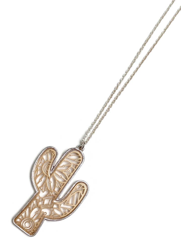 Matte tweekleurige halsketting met cactussen filigraan en westernhanger voor wholesale door Gracie Rose Designs