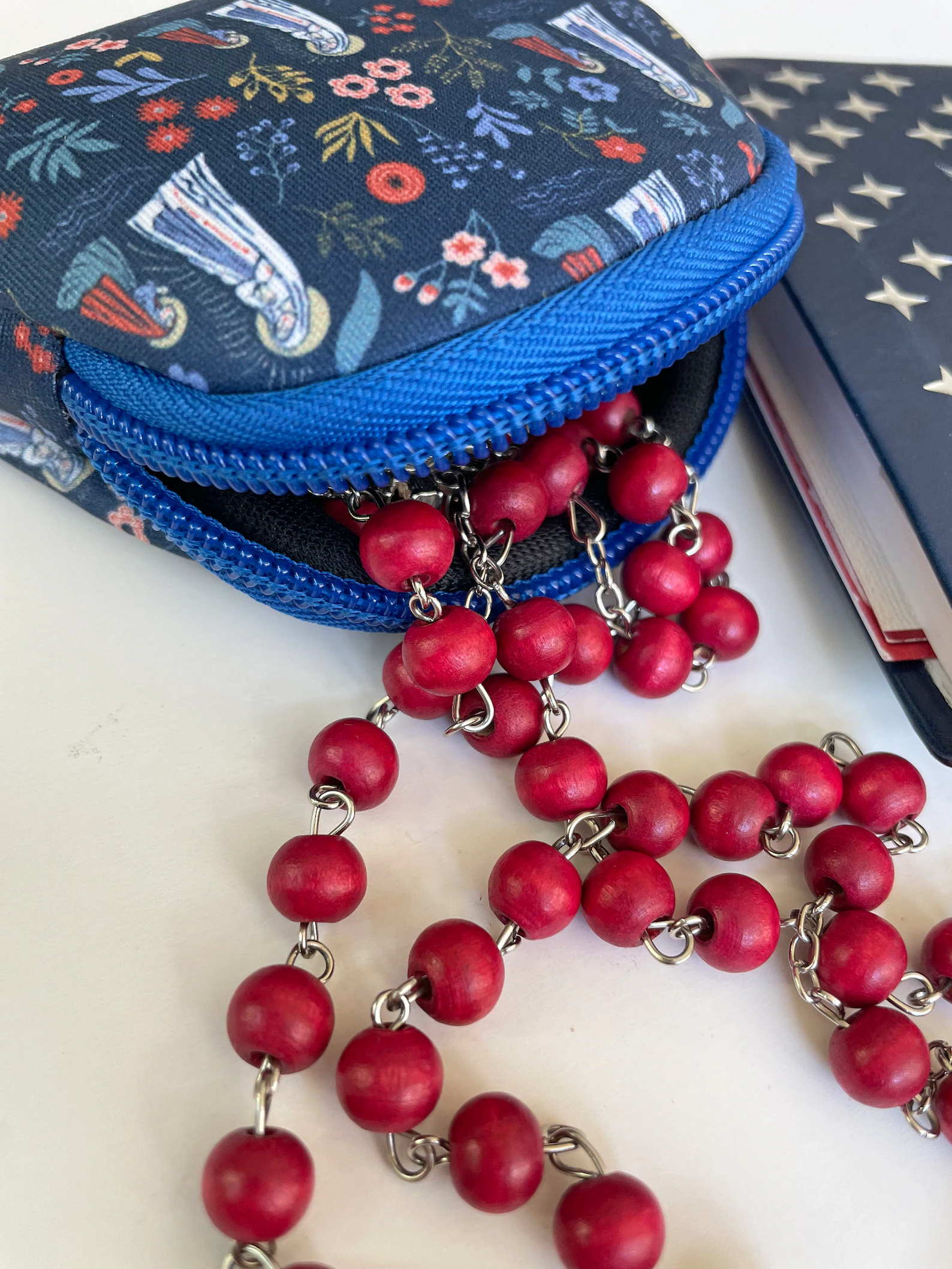 The Stump of Jesse - Wholesale Handtasje - Dames - Rozenkranszakje met afbeelding van Onze-Lieve-Vrouw van Lourdes1