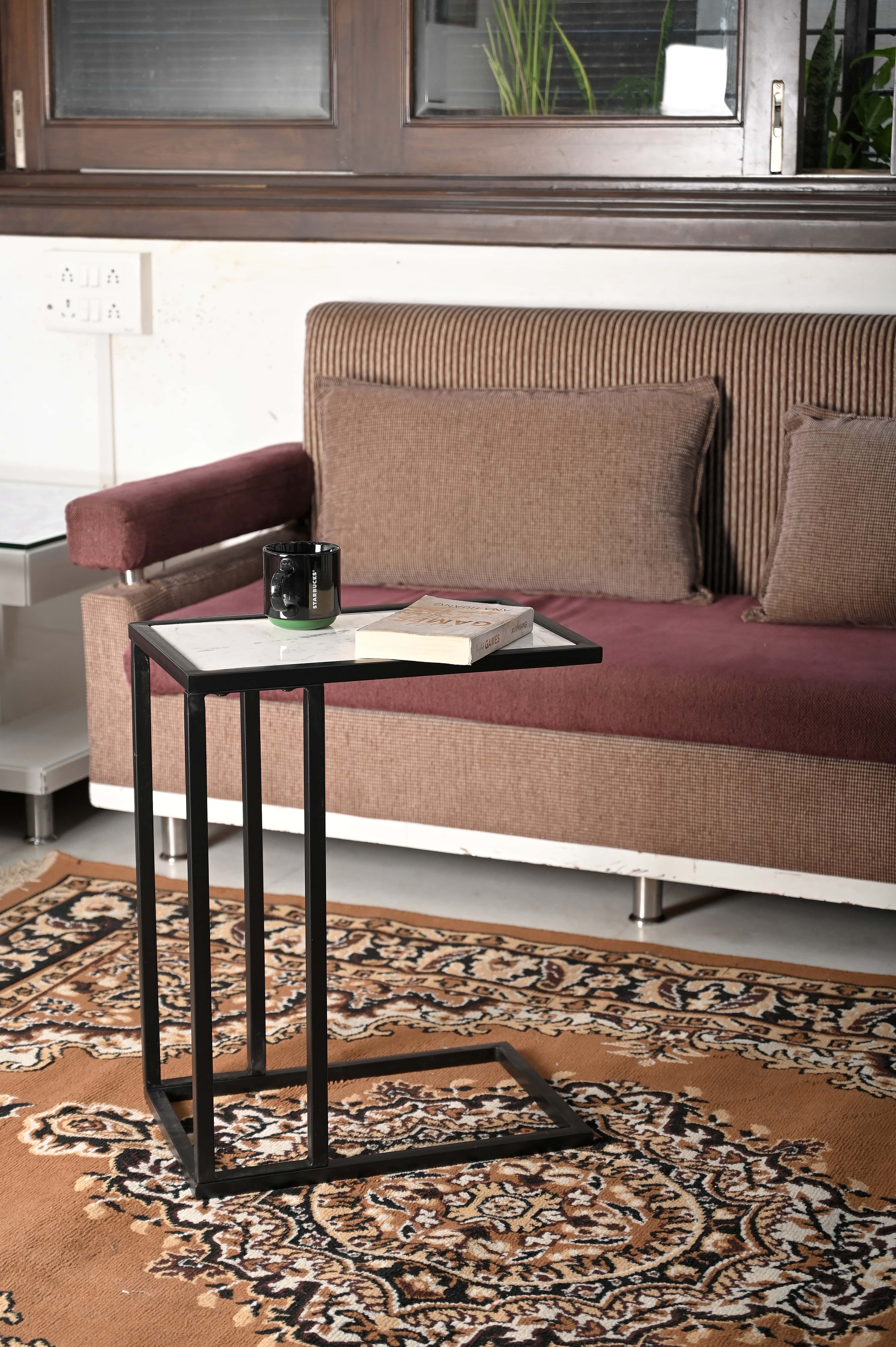 iAnanas - Wholesale Side Table - Moderner minimalistischer Beistelltisch mit schwarzem Metallrahmen und weißer Marmorplatte7