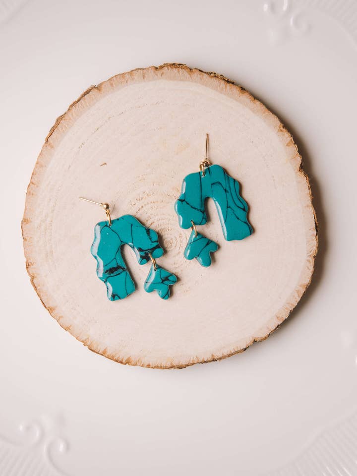 Faux turkos sten Polymer Clay Örhängen för wholesale av Millburn Place