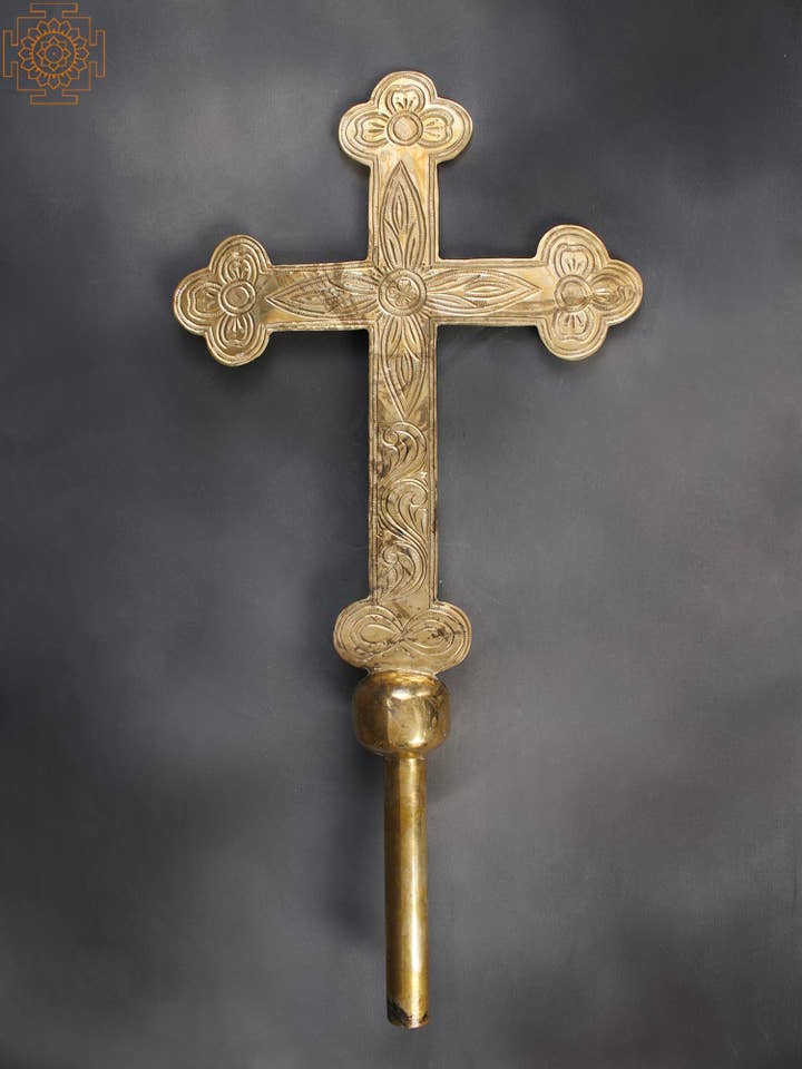 Croix de Jésus en laiton pour procession pour la vente par Exotic India Art