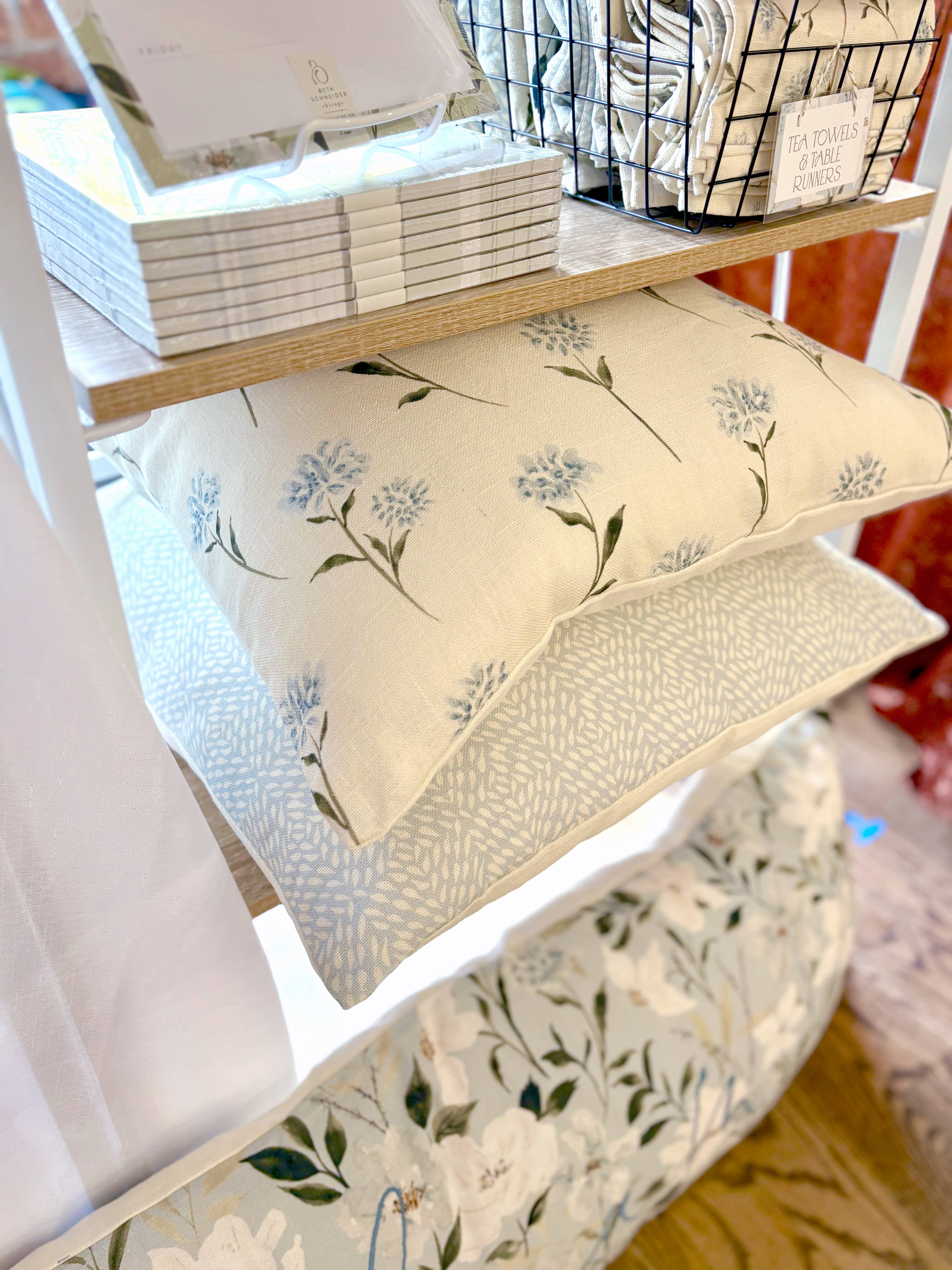 Beth Schneider Designs, LLC - Wholesale Throw/Decorative Pillow - Aire Floral 100% Soft Cotton Square 20"x20" Accent Pillow1