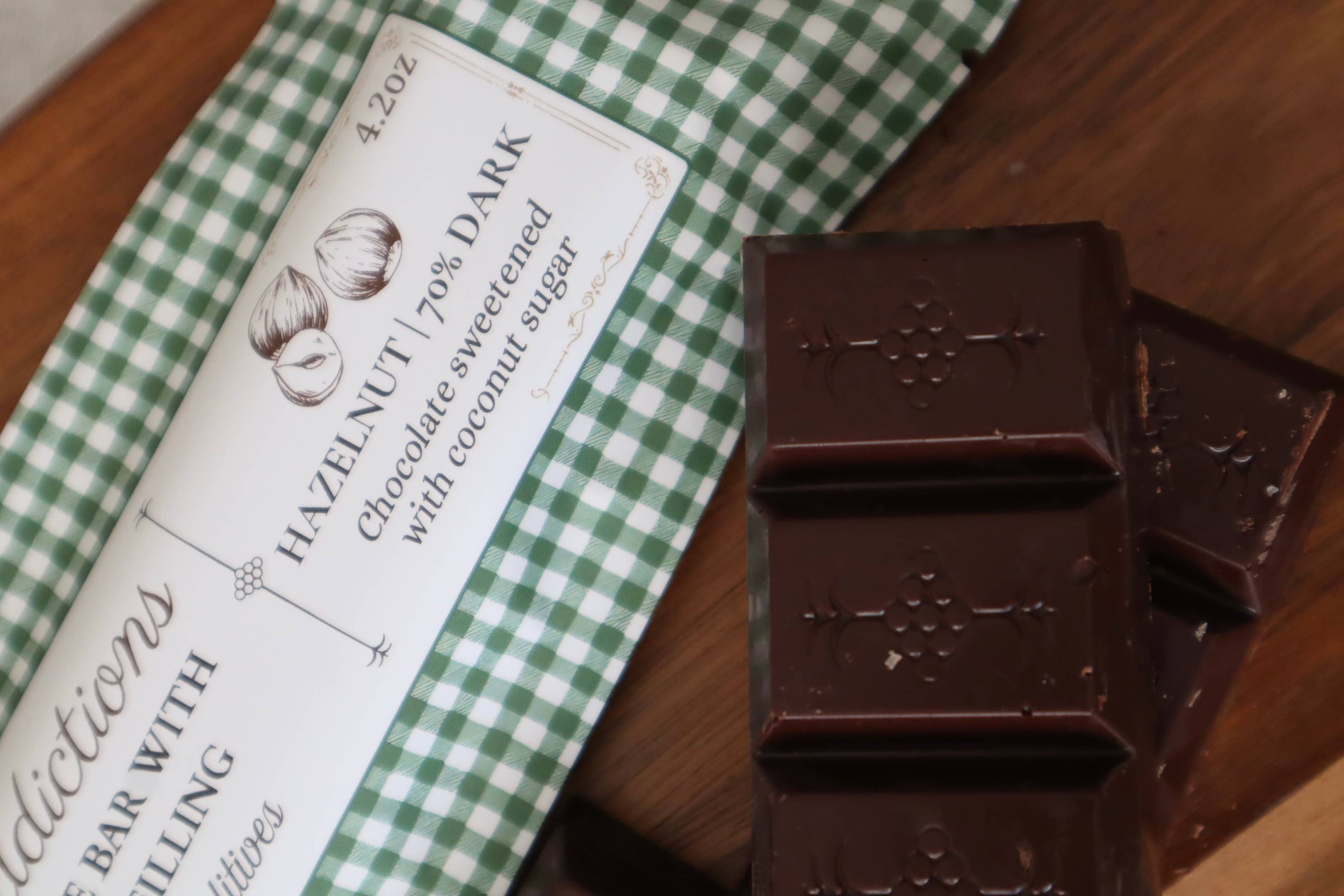 Mild Addictions - Wholesale Chocoladereep - Pure Chocoladereep met Hazelnoot & Medjool Dadels Centrum 120g5