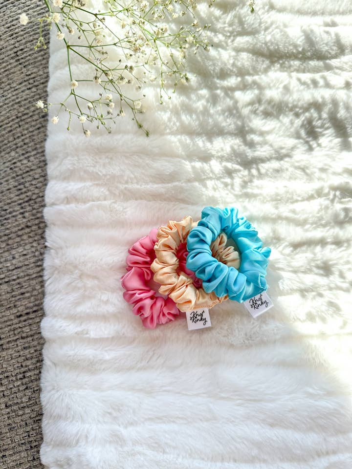 Mini Mini Satin Trio💝 für den Großhandel von Knot Kinky HairTies