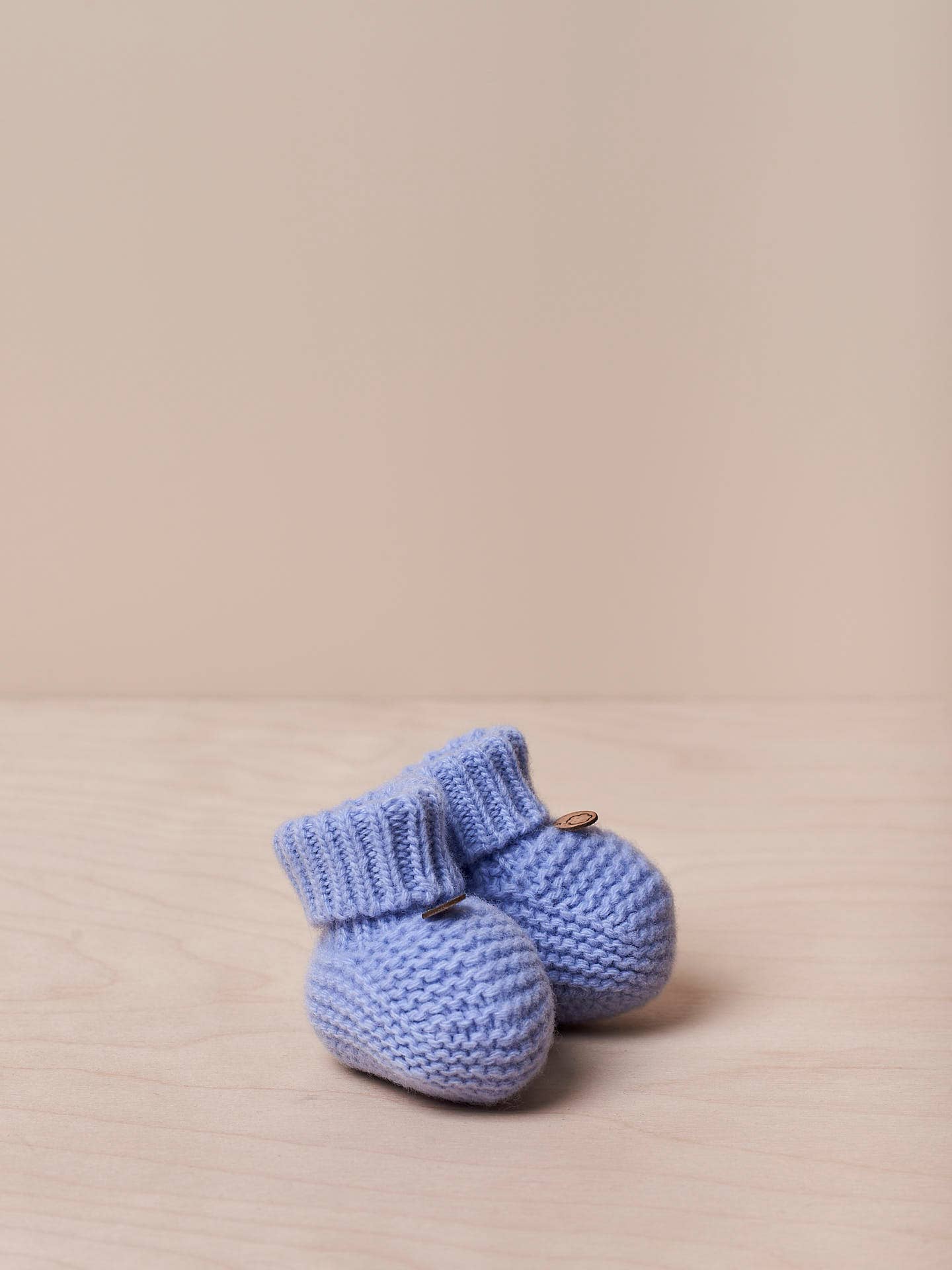 Wedoble: sustainable children's fashion - Wholesale Socks - Baby - Botas knitted in wool | LOVE IN WINTER DAYS0