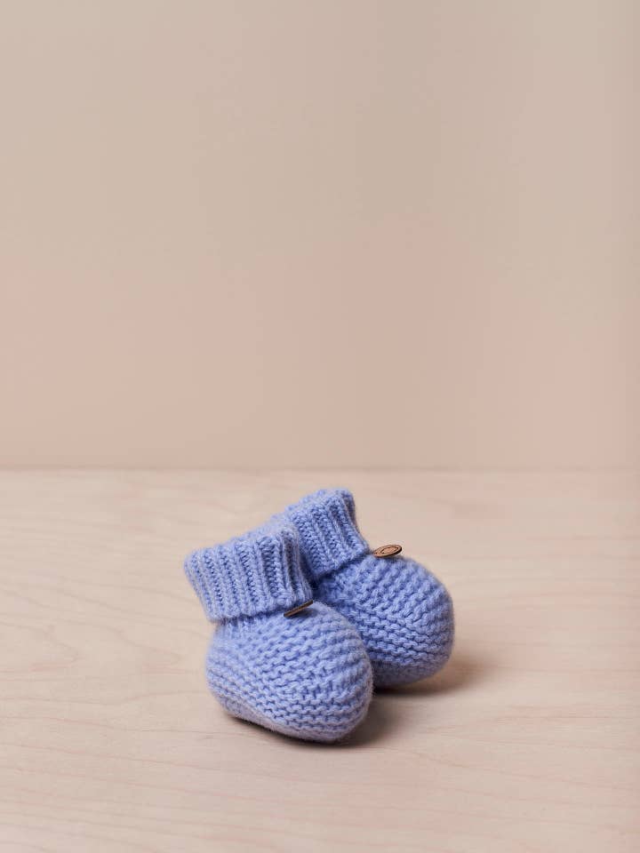 Wedoble: sustainable children's fashion - Wholesale Socks - Baby - Botas knitted in wool | LOVE IN WINTER DAYS