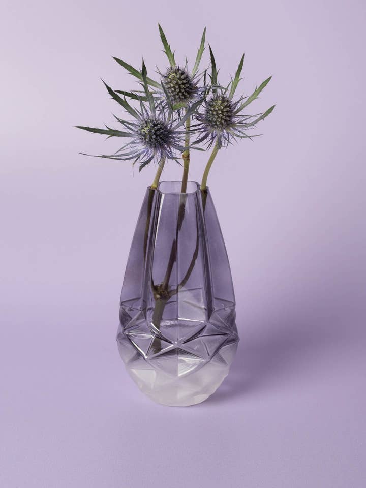 Jarrón esmerilado facetado Smoke para venta al por mayor de Made Market Co.