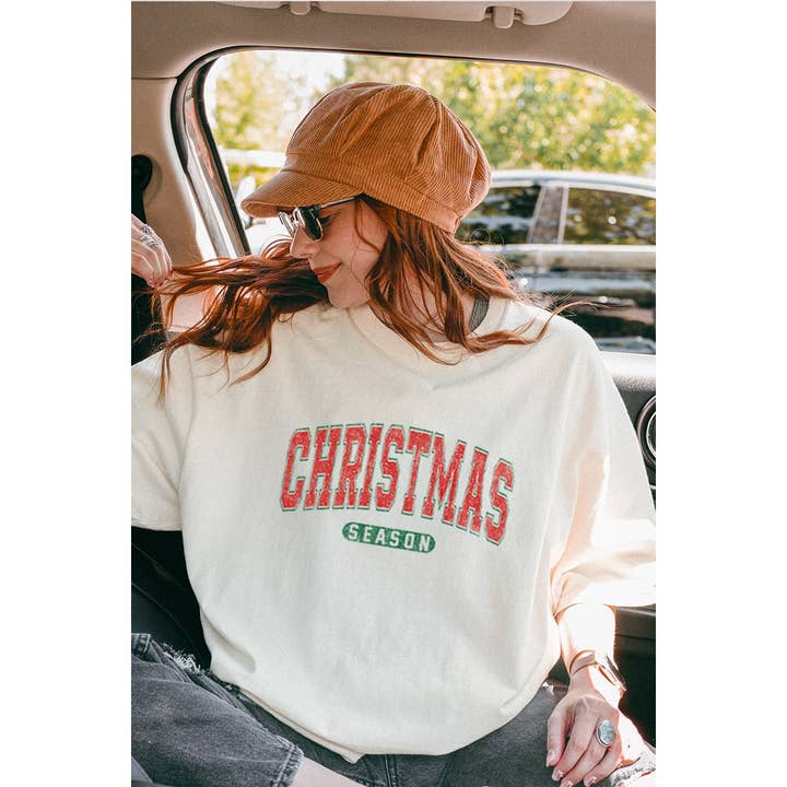 T-SHIRT SURDIMENSIONNÉ À MOTIF VINTAGE POUR LA SAISON DE NOËL pour la vente par Illustrated Society