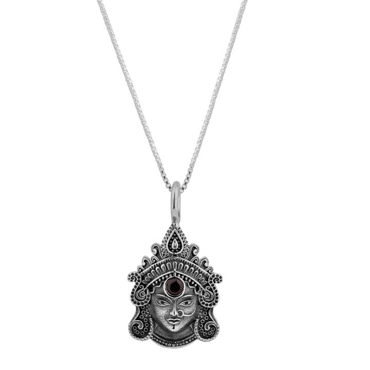 Pendentif Déesse Durga en argent avec grenat pour la vente par Mantra4u