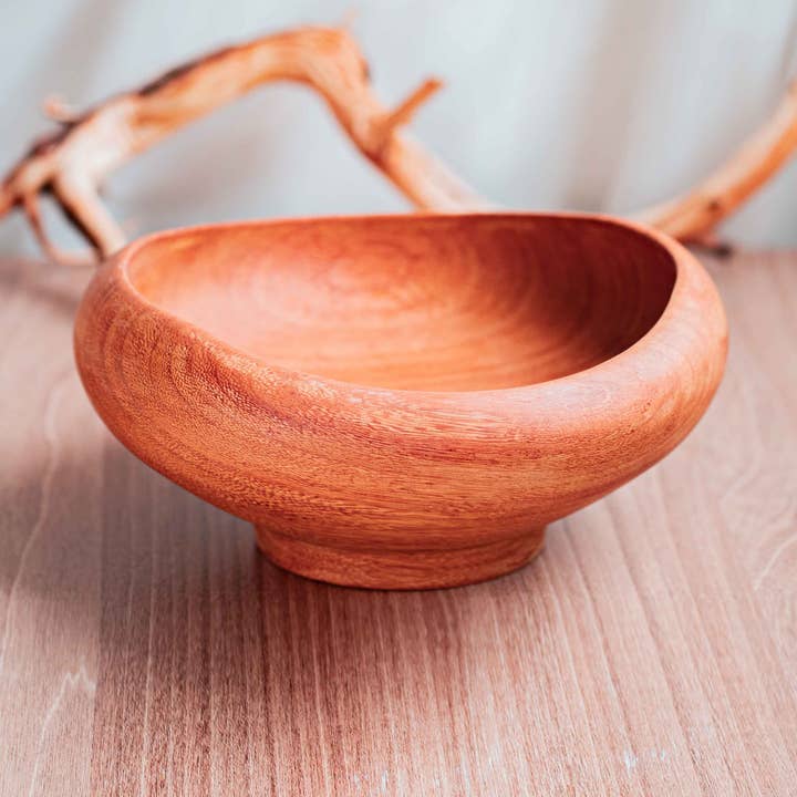 Gebogen Doussie houten schaal - Jumbo voor wholesale door Rainforest Bowls