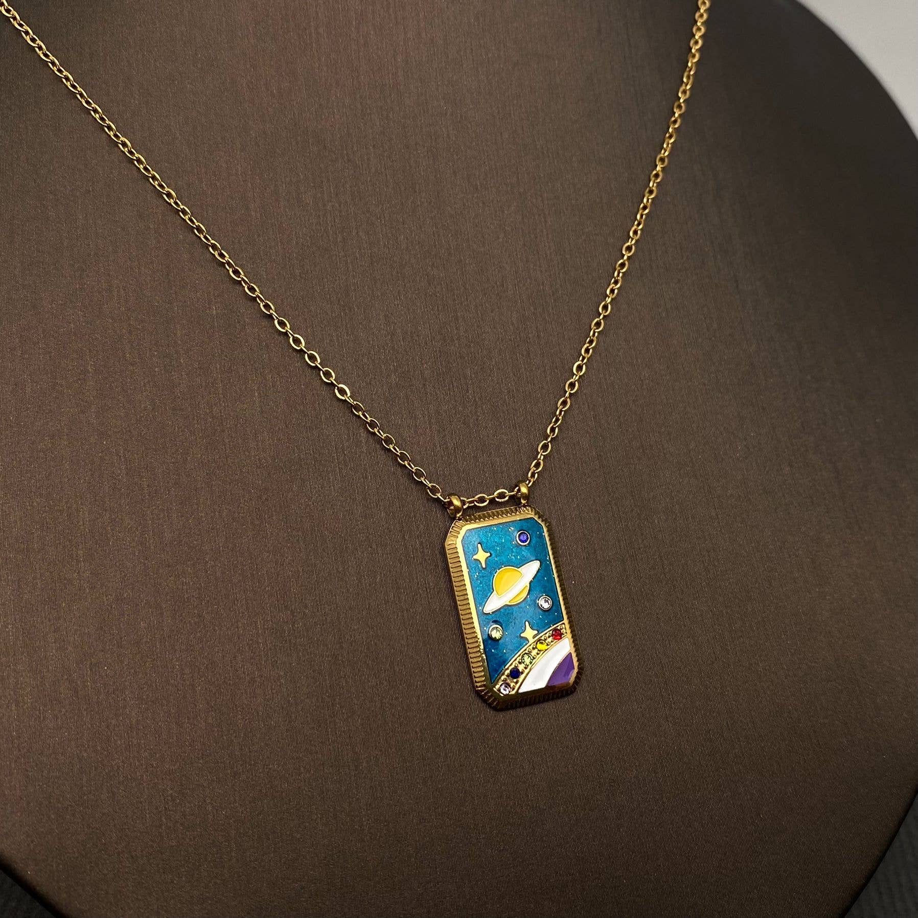 Mio Queena - Wholesale Halskettinghanger - CZ emaille tarot hanger ketting van 18K goud verguld roestvrij staal - Mio Queena5