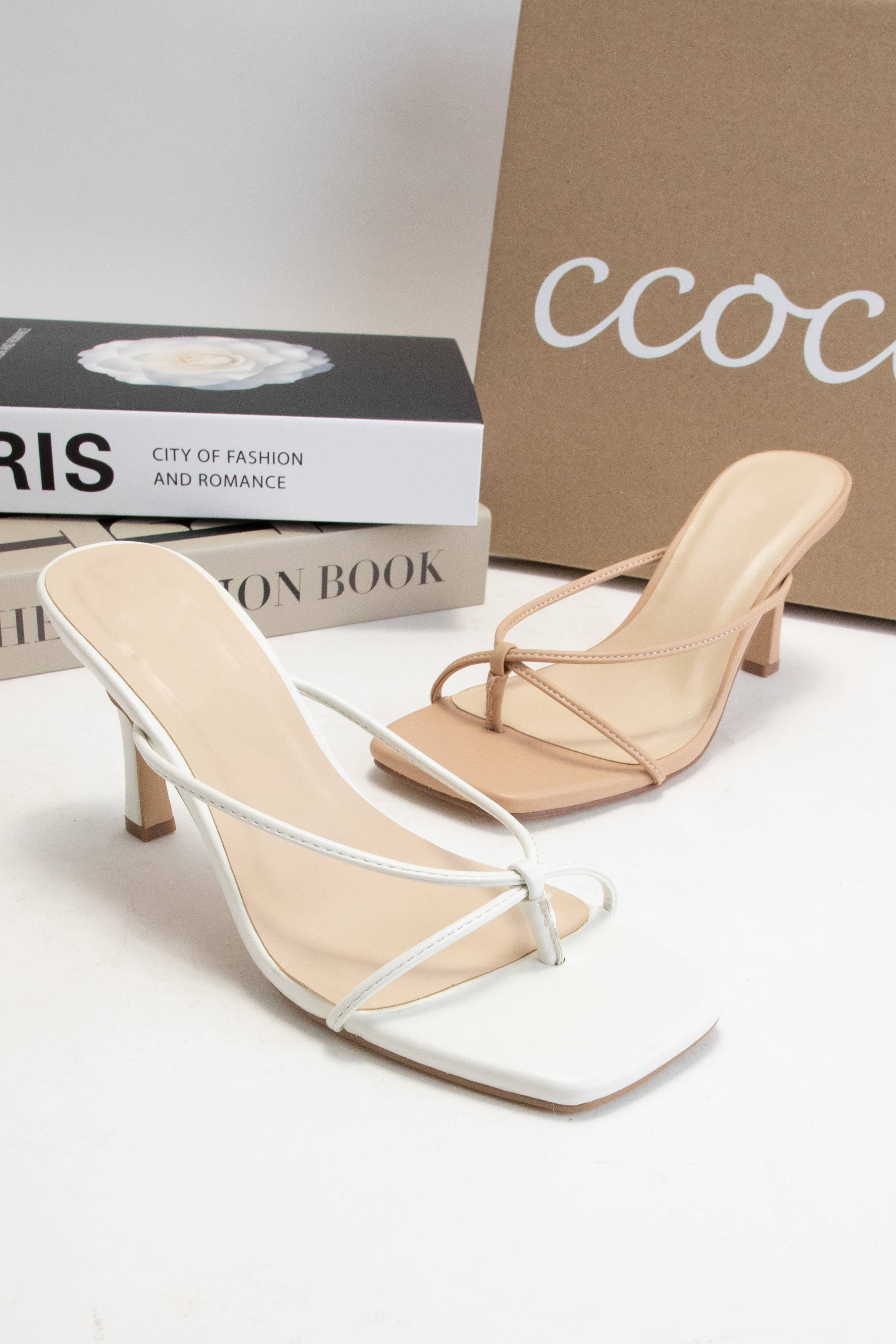 CCOCCI - Vente Chaussures à petit talon – femme - TALONS À ENFILER POUR CHATON, STYLE STRING À FINES BRETELLES EN FORME DE COLOMBE1